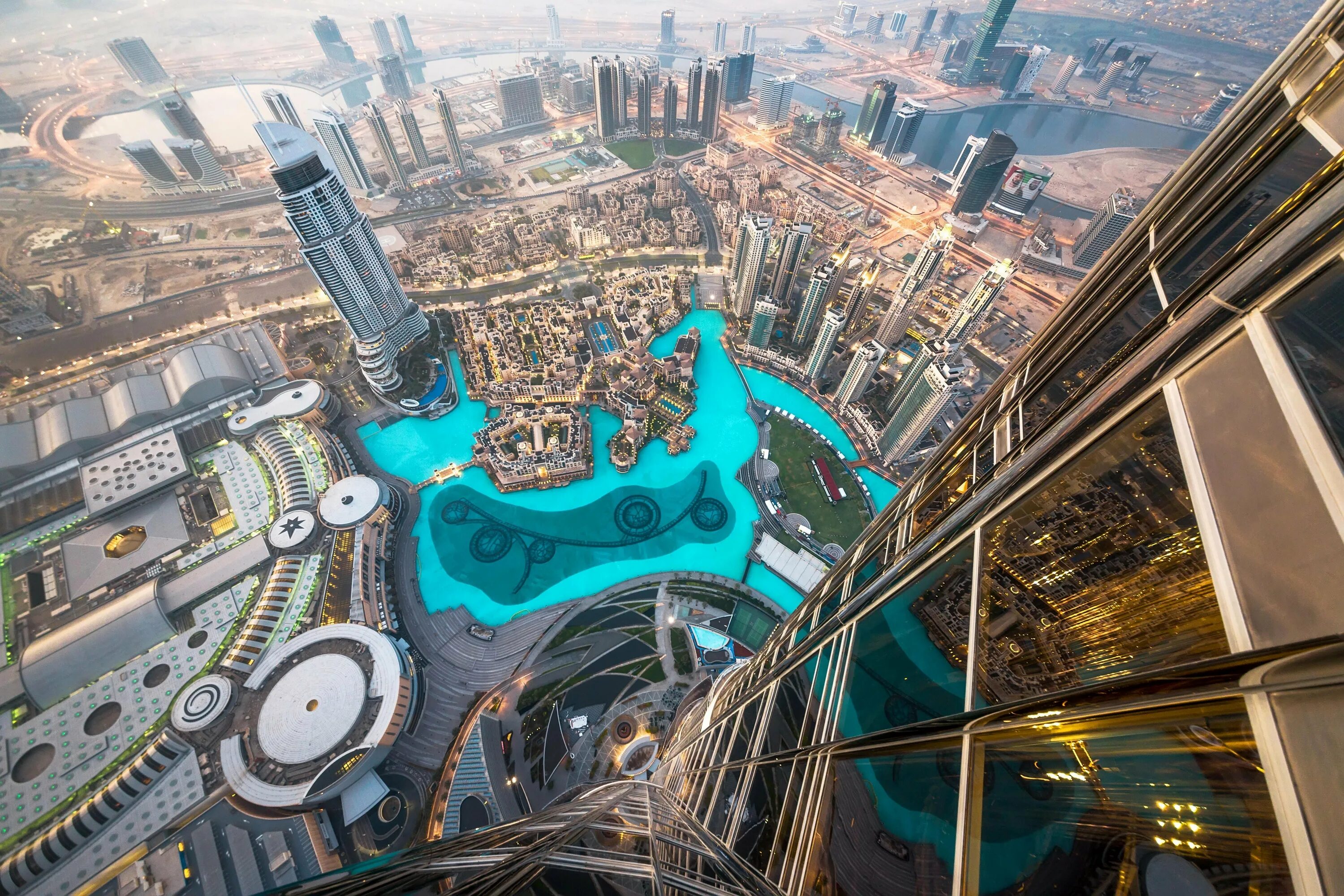 Какой город на огромный. Бурдж-Халифа Дубай 1080. Вид с Бурдж-Халифа в Дубае. Бурдж Халифа высота. Высота Бурдж Халифа в Дубае.