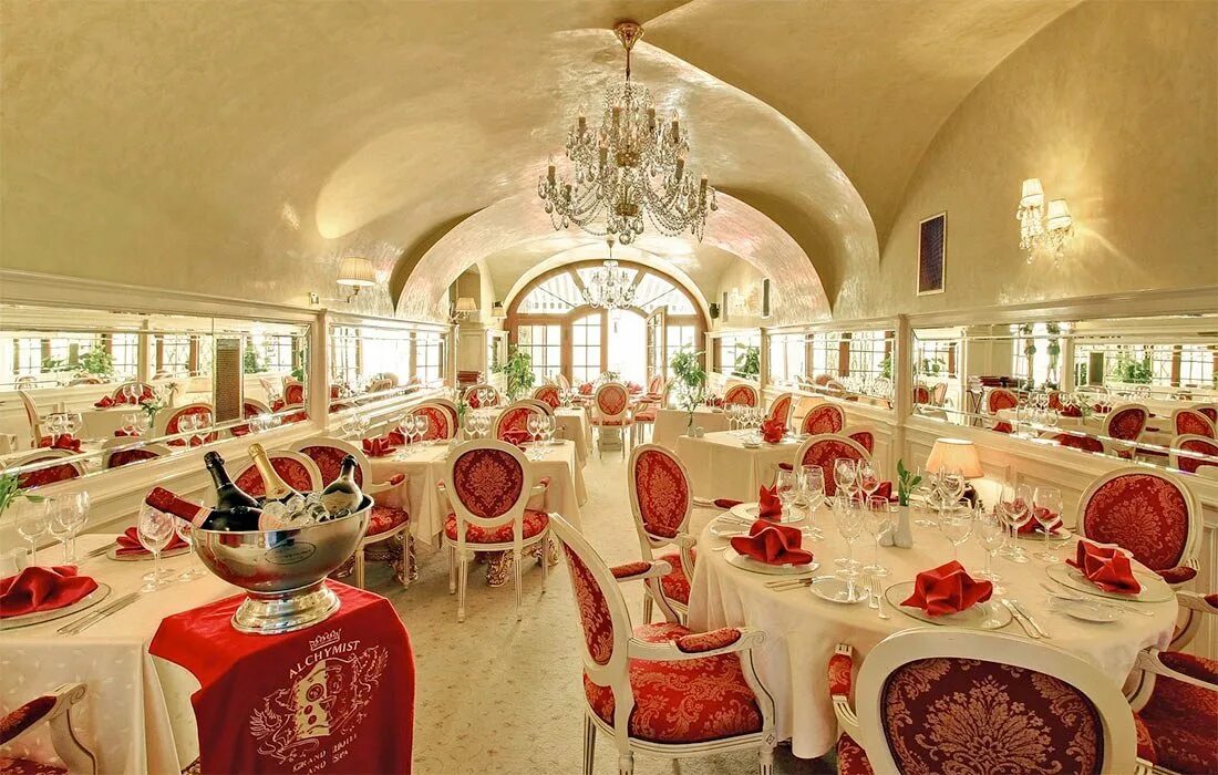 Названия дорогих ресторанов. Отель Alchymist Grand Hotel Прага. Ресторан в стиле Барокко. Самые красивые рестораны. Интерьер ресторана в стиле Барокко.