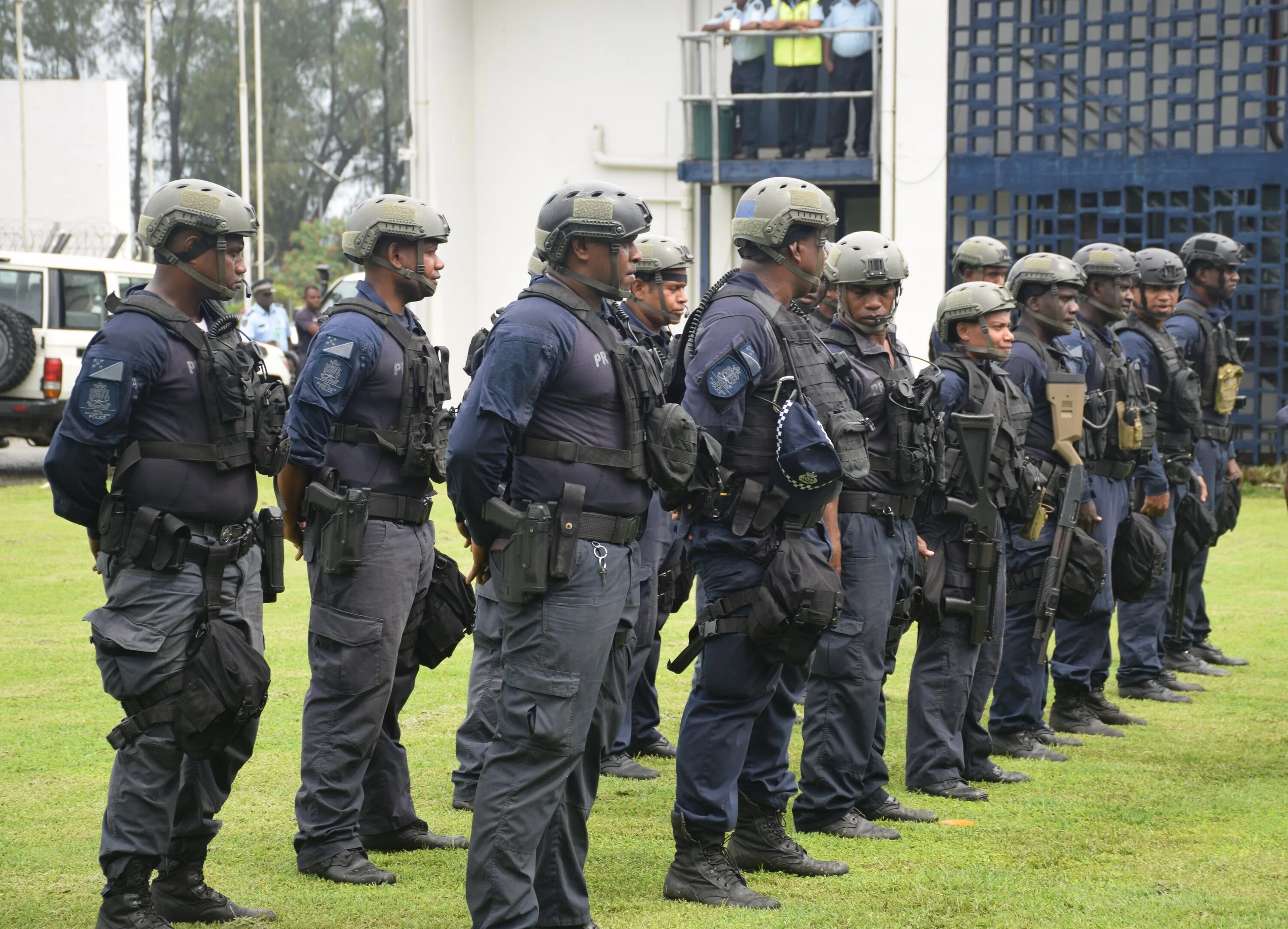 Force public. Тувалу полиция. Полиция род Айленда. Соломоновы острова полиция. Тувалу армия.