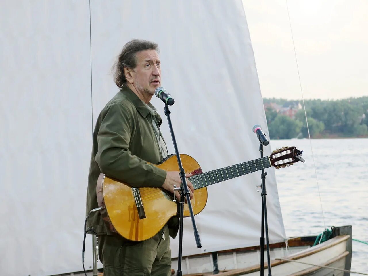 мост митяева. гитара митяева. портрет олега митяева. грушинский фестиваль грушин. грушинский фестиваль митяев.