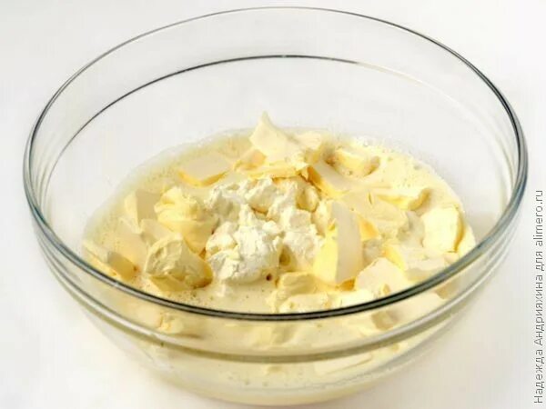 куличи в консервных банках. тесто раскладываем в формочки для куличей. консервированная выпечка. консервированная выпечка. консервированный пирог купить.