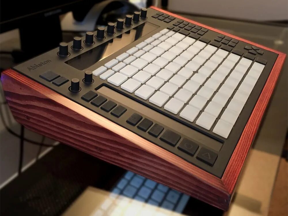 Ableton push 3. Ableton Push 2 стойка. Пэды Ableton. Ableton Push подставка.