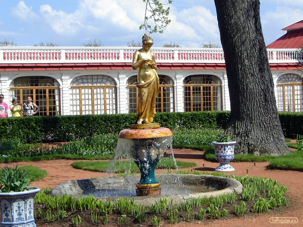 Фонтан сноп в петергофе. Петергофский фонтан в монплезирском саду 4. Аллея парк. Фонтан сноп в петергофе. Петергоф монплезир статуя.