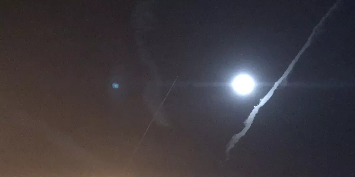 Японские самолеты второй мировой войны камикадзе. Сбит самолет над морем. Катастрофа ту-154 над чёрным морем 2001. Боинг-777" авифкатастрофа. Сбит самолет над морем.