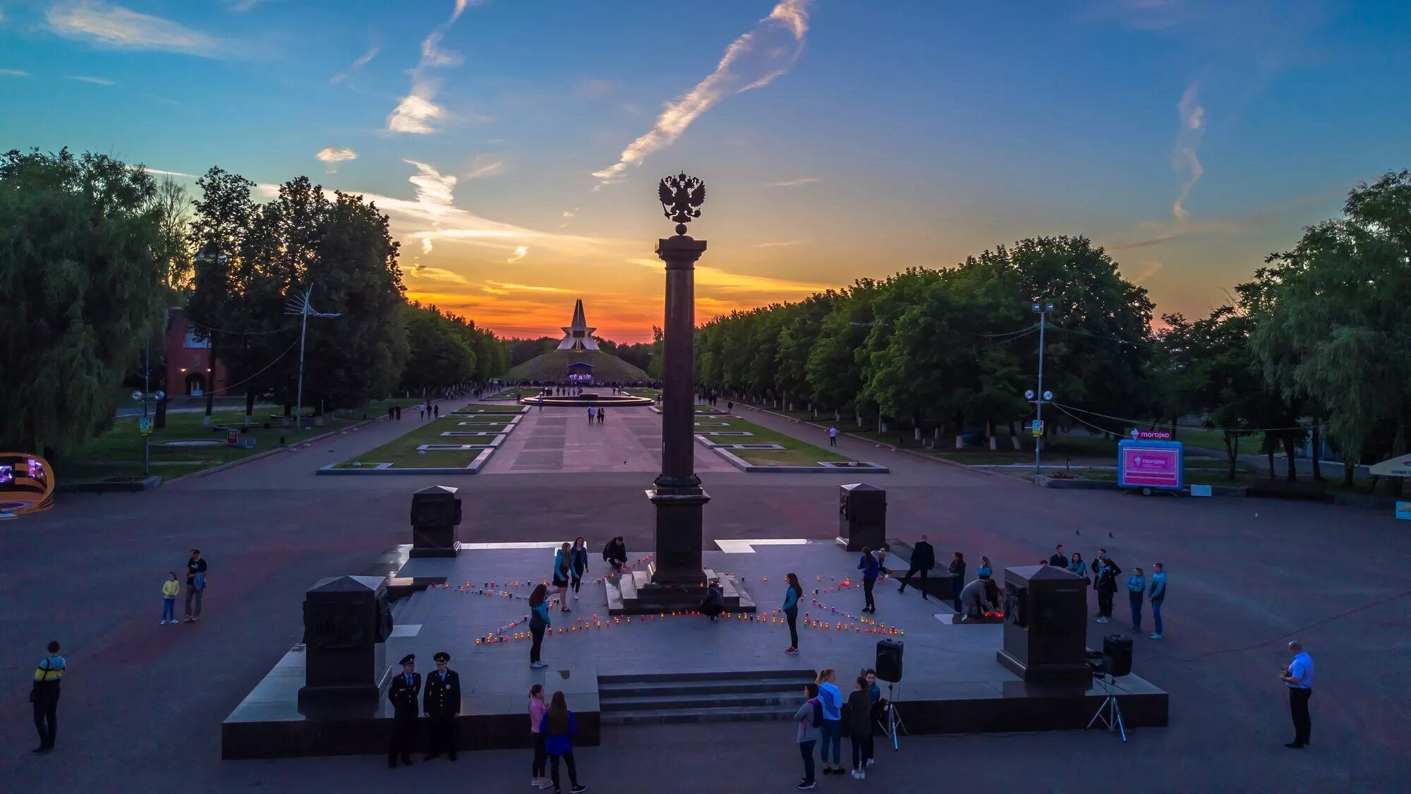 Сходить брянске. Площадь города Брянска. Площадь Курган Брянск. Курган бессмертия Брянск вечером. Площадь, бессмертия Брянск.