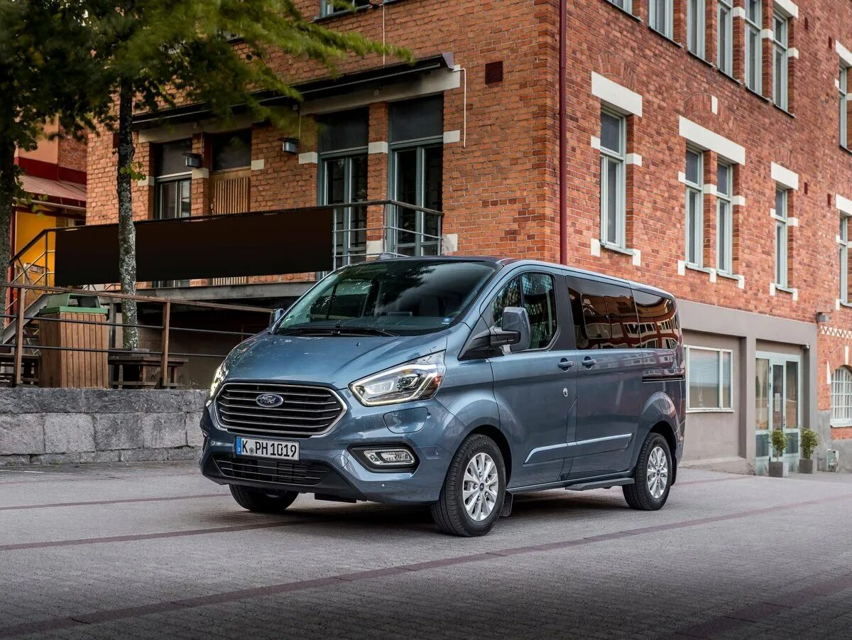 Купить форд минивэн. Ford Transit Tourneo Custom. Ащкв егктущ сгыещ. Ford Tourneo Custom 2021. Форд Турнео 2021.