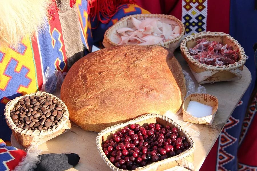 Северные национальные блюда. Кухня народов Ханты и манси. Национальные блюда манси. Традиционная пища хантов и манси. Национальная кухня хантов и манси.