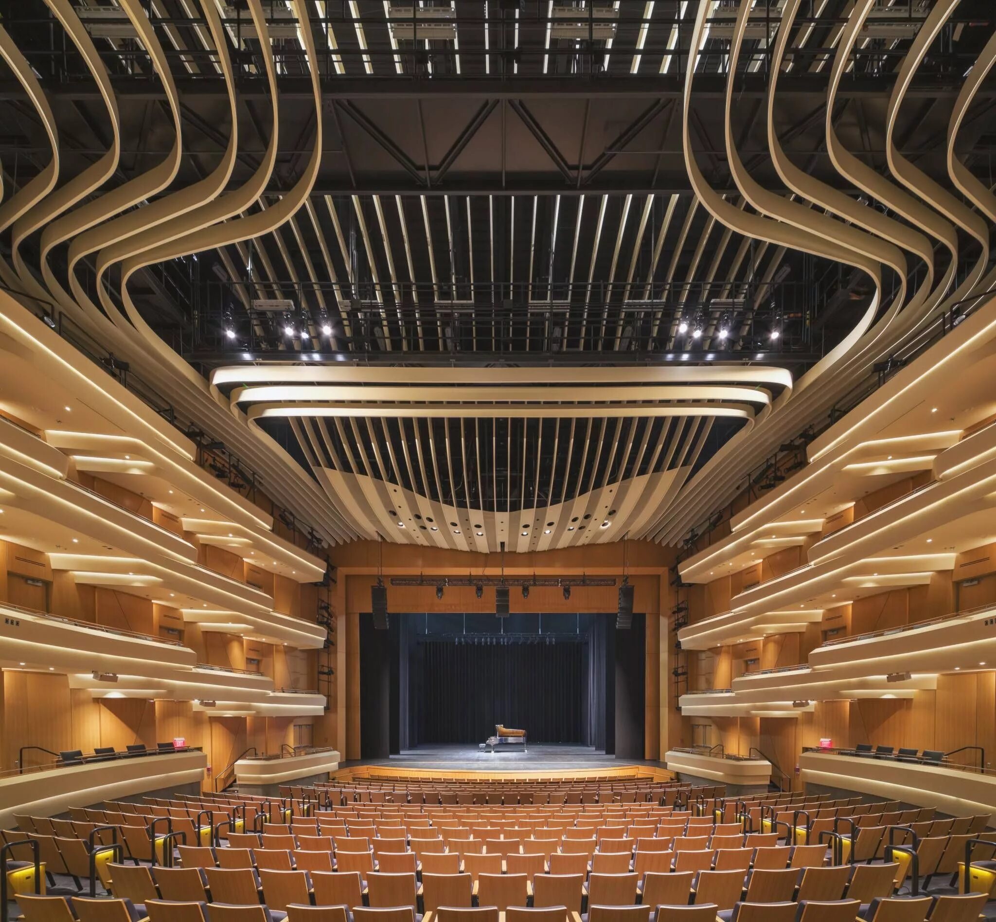 Залы театров фото. “Auditorium and Music Centre”, Барселона, Испания, .. Концертный зал музыкальной школы в Эдинбурге. Интерьер театра. Интерьер театрального зала.