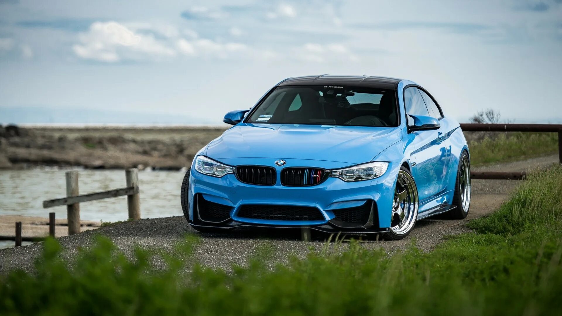 Бмв м4 обои. BMW m4 2018. BMW m4 2000. BMW m4 Coupe. БМВ м4 Моторспорт.