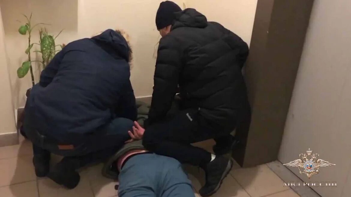 В москве задержали мошенников. Полиция задержала в москве. Уголовный розыск задержание. Уголовный розыск кострома сотрудники. В москве задержали мошенников.