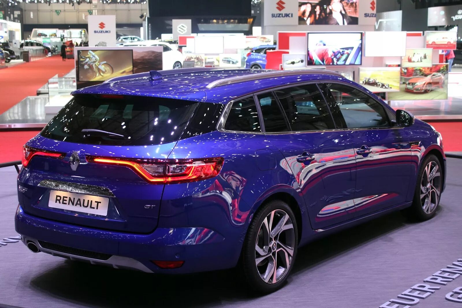 Рено меган 4 универсал 2017. Renault megane 4 универсал. Kia ceed 2015 универсал. Рено меган 4 гранд тур универсал. Универсал 2016.