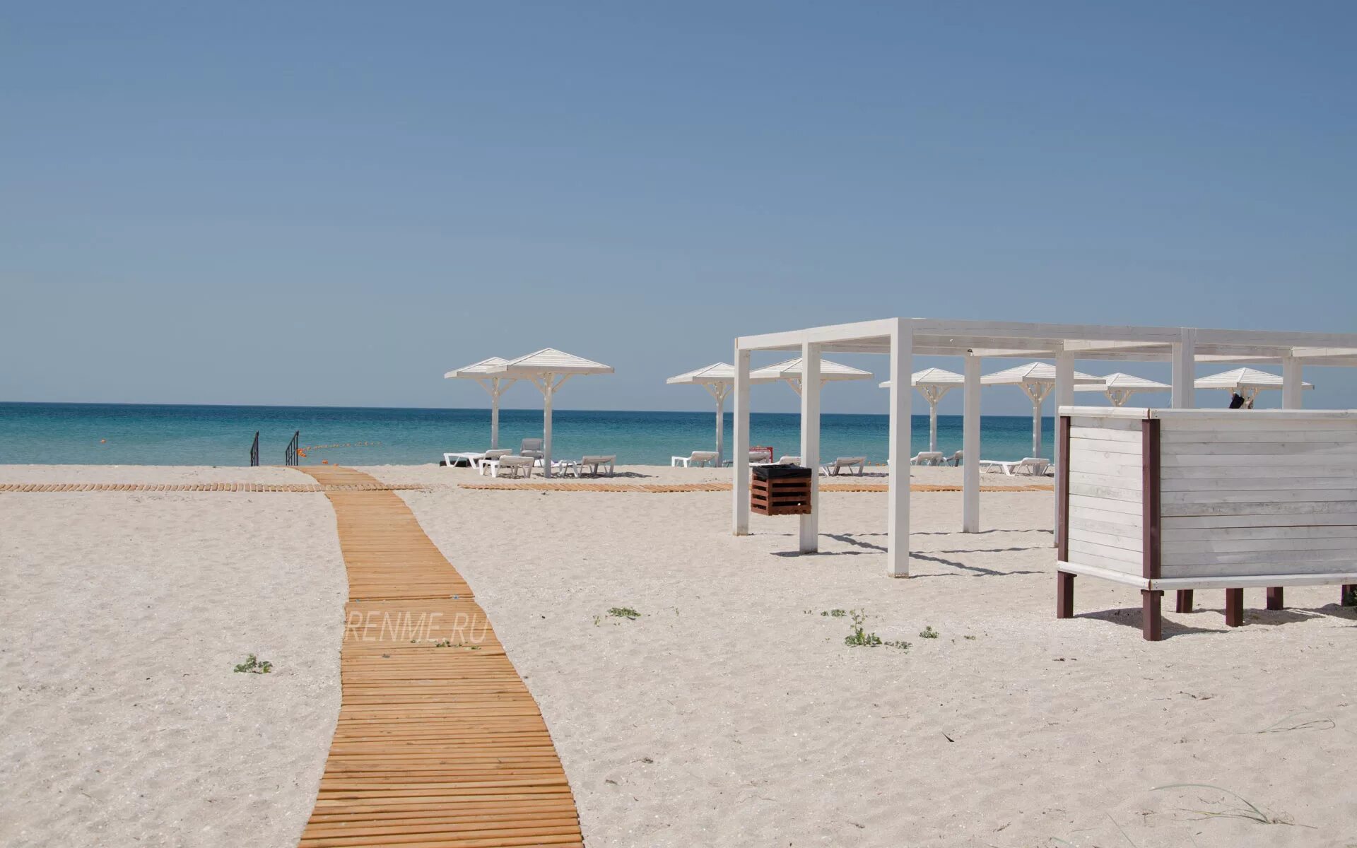 ленина, 111, село оленевка. "белый берег" база отдыха в п. пляж малибу крым оленевка. белый берег оленевка. оленевка пляж майами тарханкут.