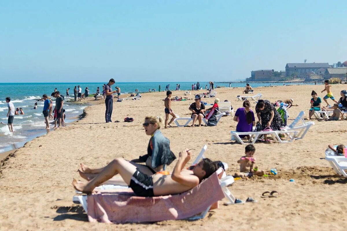 Каспийское море каспийск отзывы. Пляжи каспийского моря дагестан. каспийское море пляж дербент. махачкала дербент пляжи. дагестан дербент пляж.