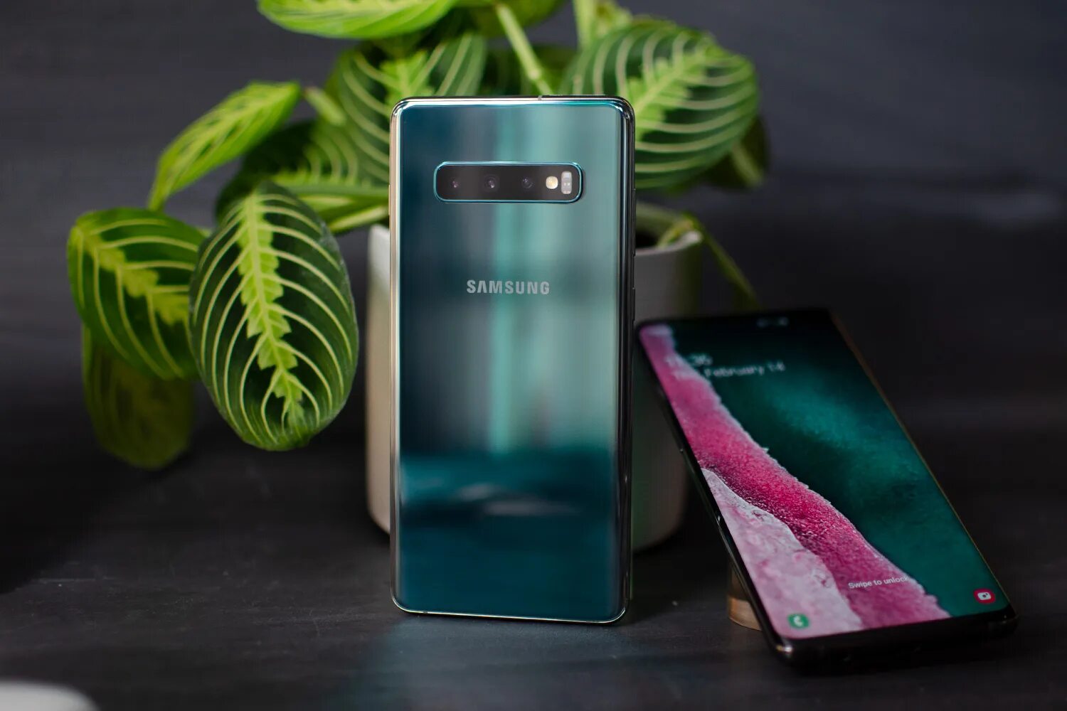 Samsung ultra green. Samsung s10 Plus Green. Samsung Galaxy s10 Plus 512gb. Samsung Cover для Galaxy s10 Plus зеленая. Самсунг s10 Plus 512 ГБ корейская копия.