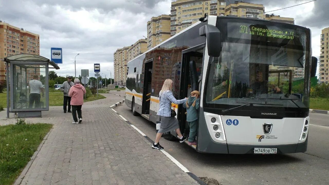 Автобус. Новые автобусы. Автобус Мострансавто. Автобусы которые курсируют. Расписание 371 автобуса свердловский на москву сегодня