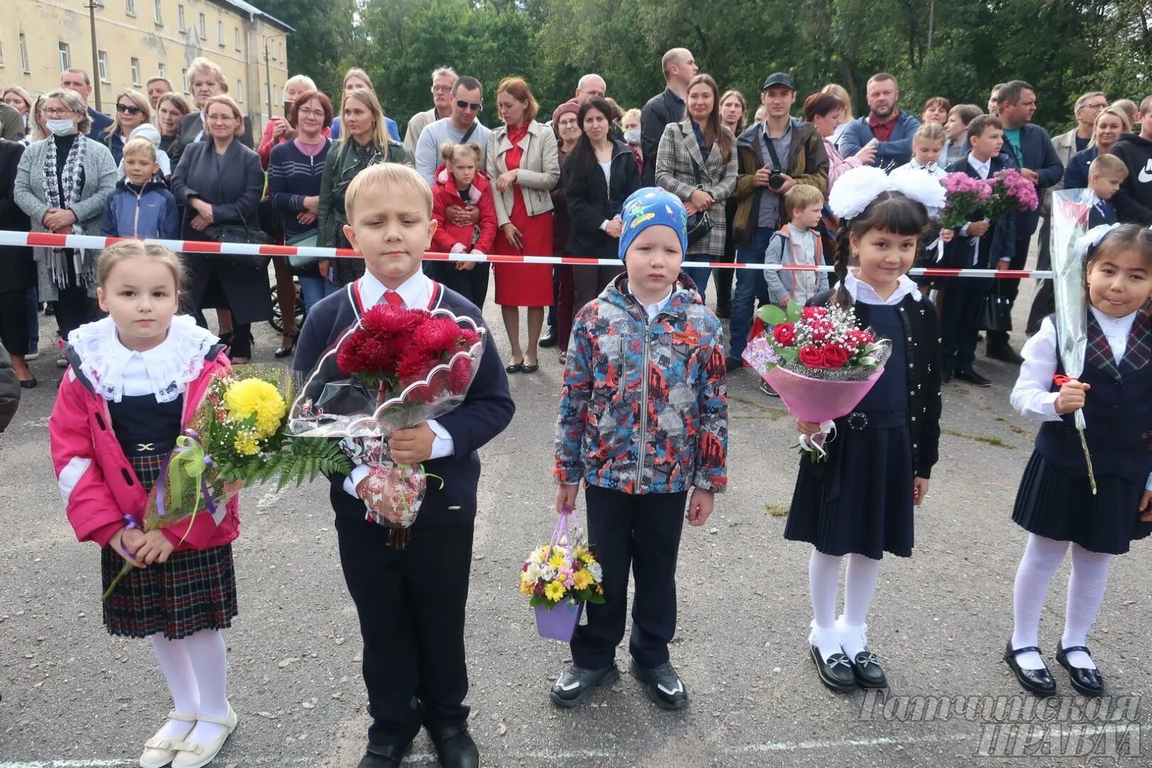 8 школа гатчина фото. Приют зюзино москва. Первоклассники гатчина. Гатчина школа отзывы. Гатчинская школа третьего возраста.