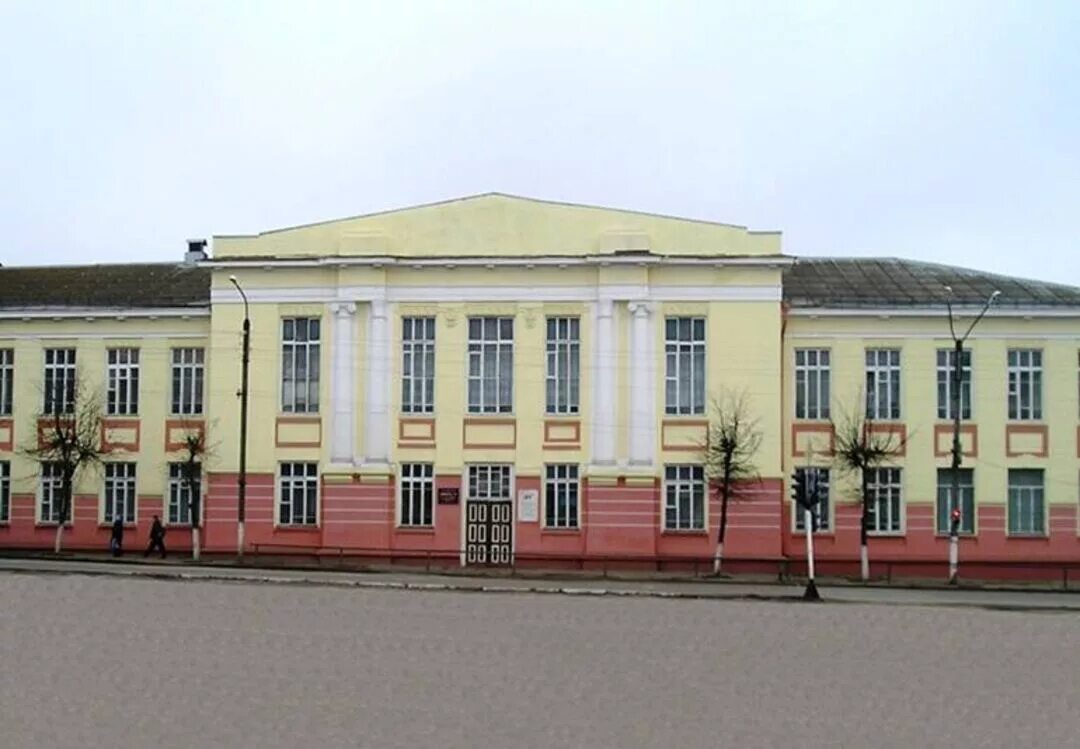Клинцы 8. Школа герцена клинцы. сош 2 клинцы. клинцы школа 2 герцена. клинцы брянская обл школа им герцена 2.