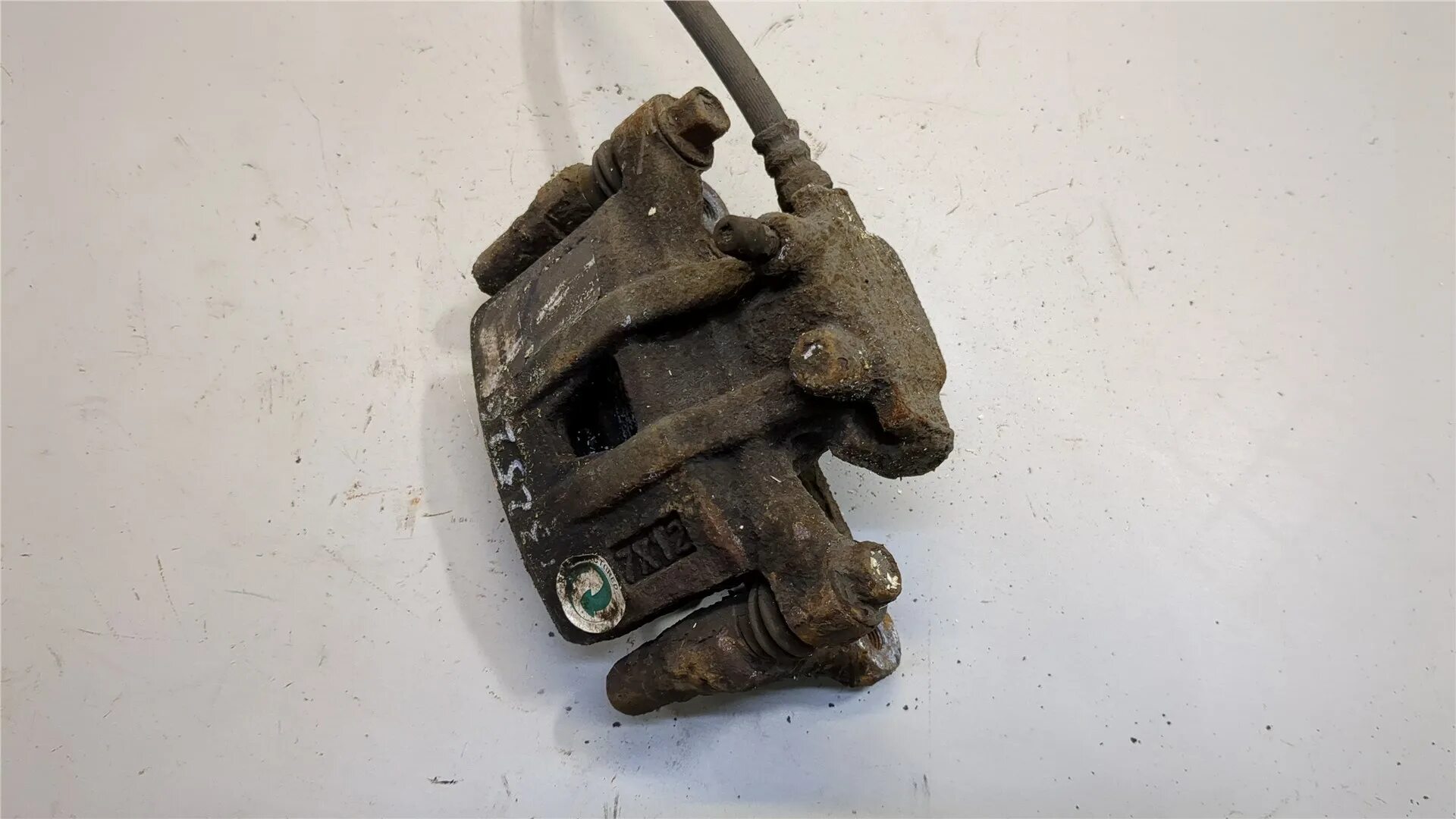 4404 e8. Задний суппорт пежо 206. Направляющие на суппорт пежо 4007. Передняя тормозная скоба пежо 4007. Передняя тормозная скоба пежо 4007.