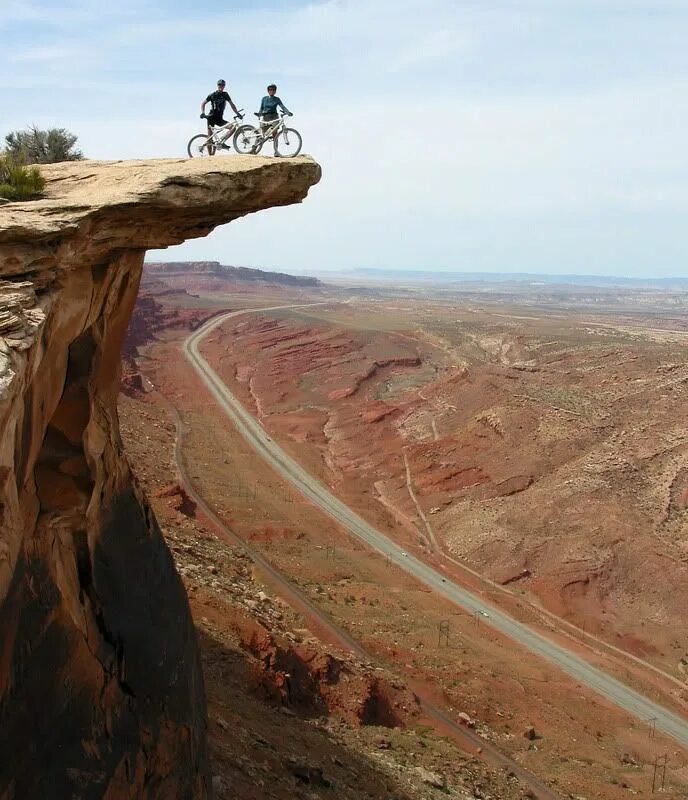 Moab mountain bodyside. Moab mountain bodyside. Touring bike for mountains. Moab сео. Моав.