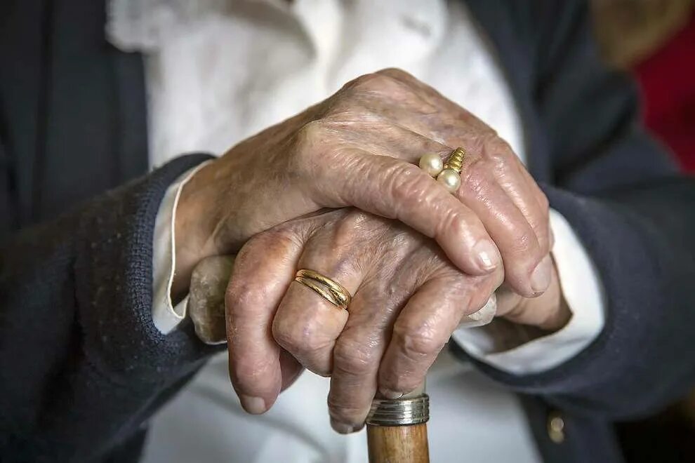 Повышение пенсии пенсионерам 80 лет. Пенсионер 80 лет. Казахи радуются прибавлению пенсии фото.