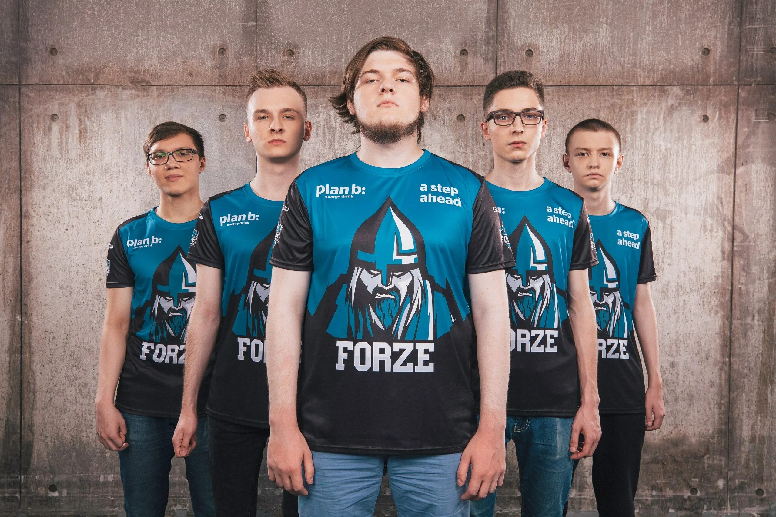 Forze egamers. Команда КС го forze. Киберспорт команды. Киберспортивная команда forze. Forze форма.