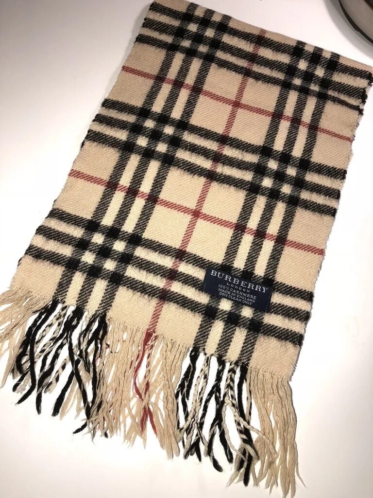 Шарф барбери оригинал. Шарф барбери оригинал. Шарф берберри. Шарф барбери подделка. Шарф барбери оригинал.