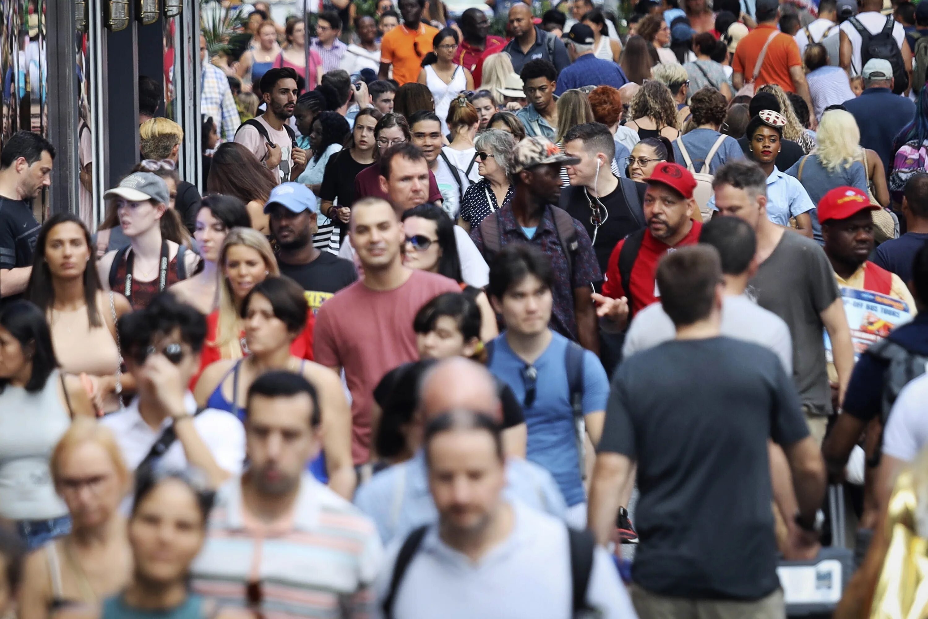 Million of people use. Население Нью-Йорка на 2021. Толпа людей Америка. Толпа людей в Нью Йорке. Много людей.