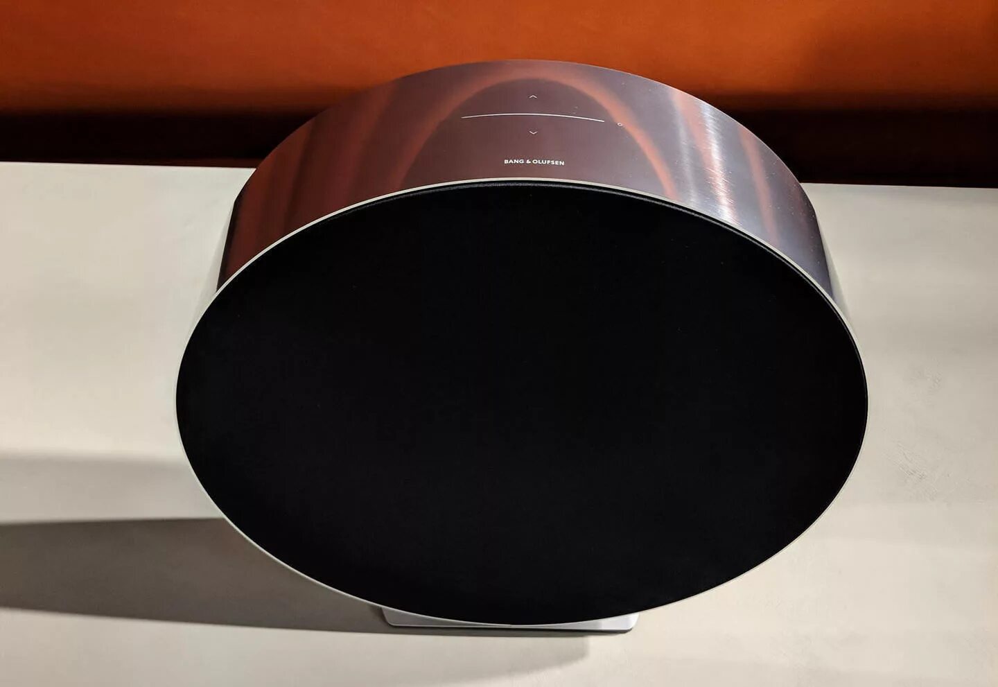 Колонка BEOSOUND Edge. Bang Olufsen BEOSOUND Edge. Bang Olufsen колонка BEOSOUND. Bang Olufsen BEOSOUND тарелка.