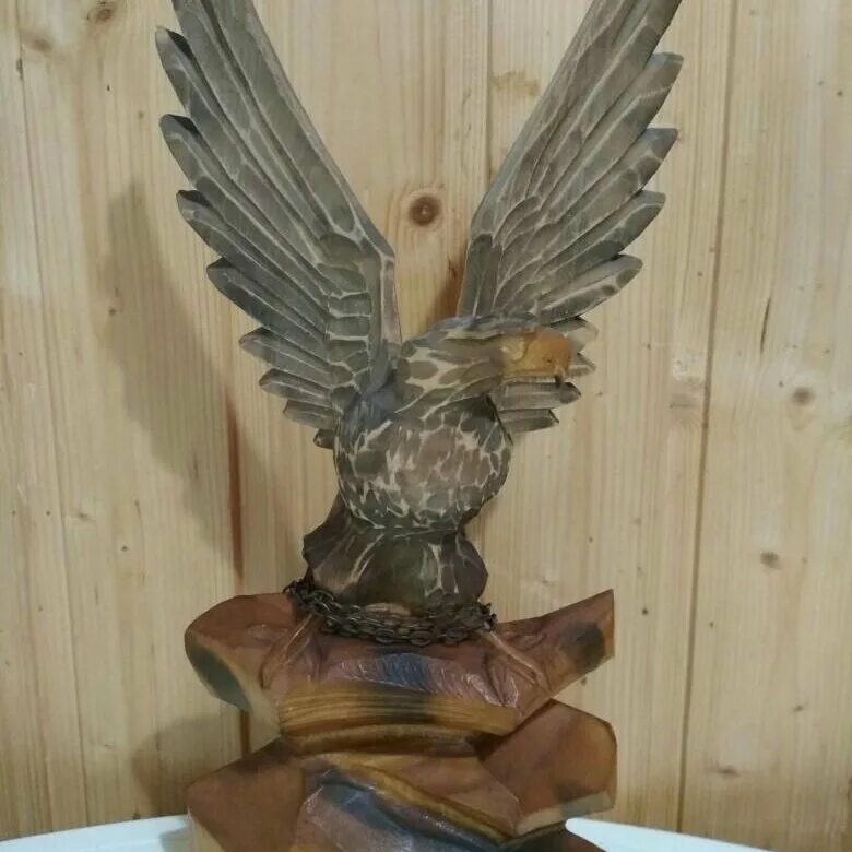 Деревянный Орел на скале. Статуэтка орёл на скале деревянная. Деревянный Орел статуэтка. Дорогие статуэтки из дерева.