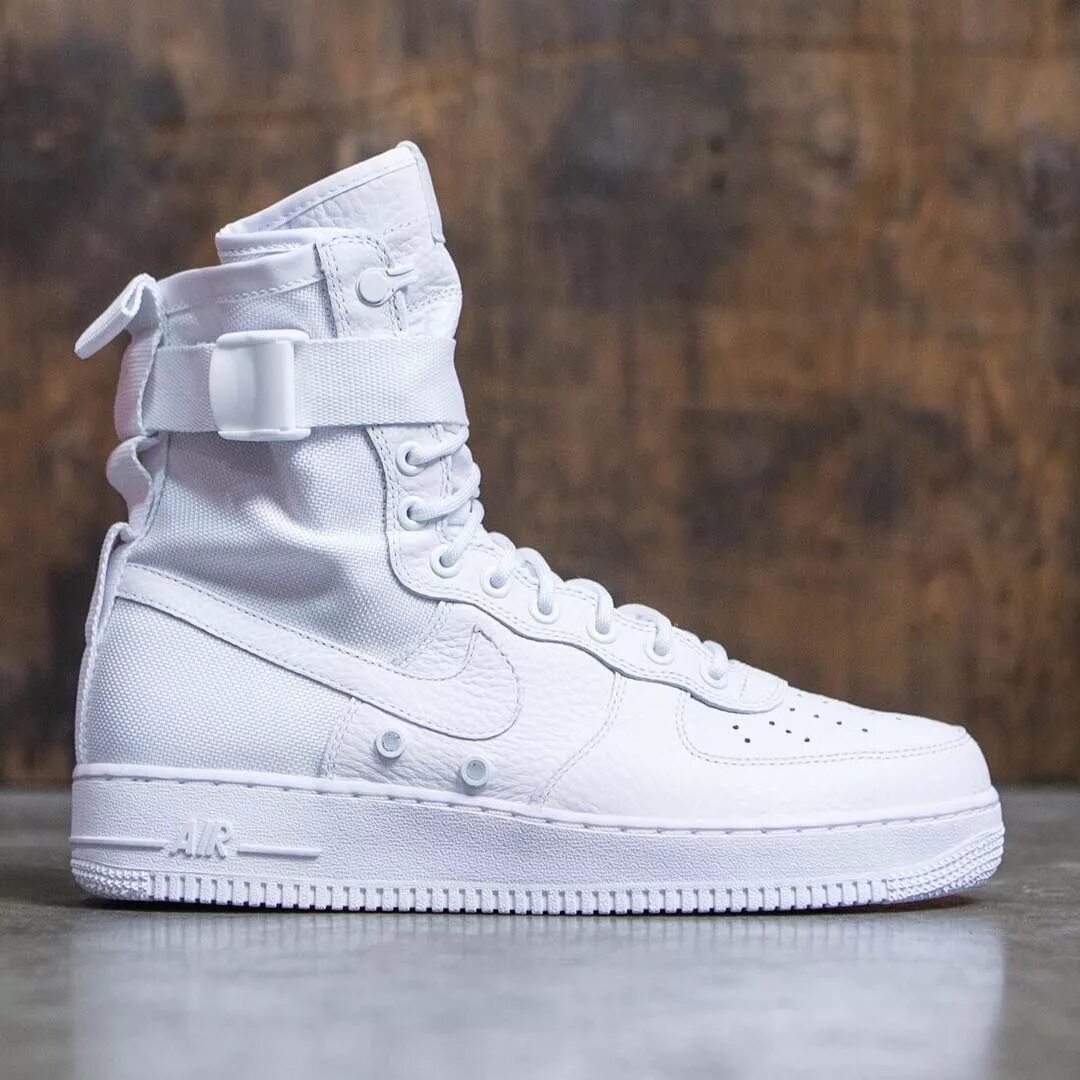 Найк форсы высокие. Nike Air Force 1 Boot. Nike Air Force 1 высокие. Nike Air Force 1 Boot White. Nike af SF 1 белые.