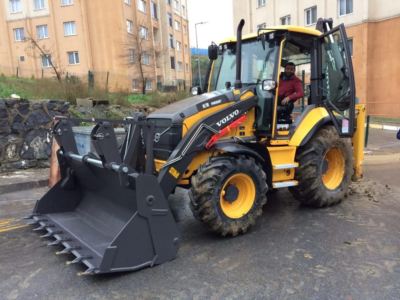 Вольво bl71. Экскаватор-погрузчик Volvo bl71b. Экскаватор Volvo bl71. Экскаватор-погрузчик Volvo BL 71b 2352ра78.