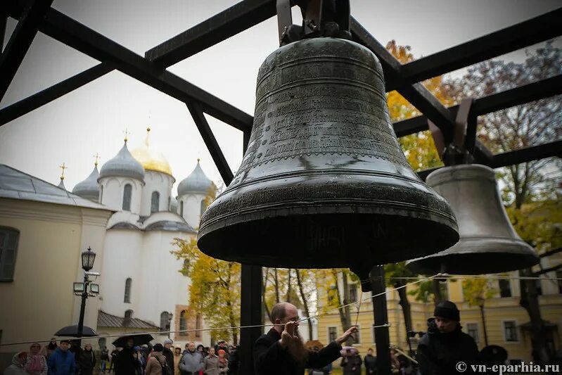 Новгородский Вечевой колокол. Вечевой колокол Великий Новгород. Звонница Великий Новгород колокола.