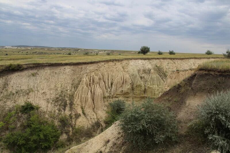 Овраг в степи. Овраг в степи. Буерак сухой овраг. Овраги в ростовской области. Овраг в степи.