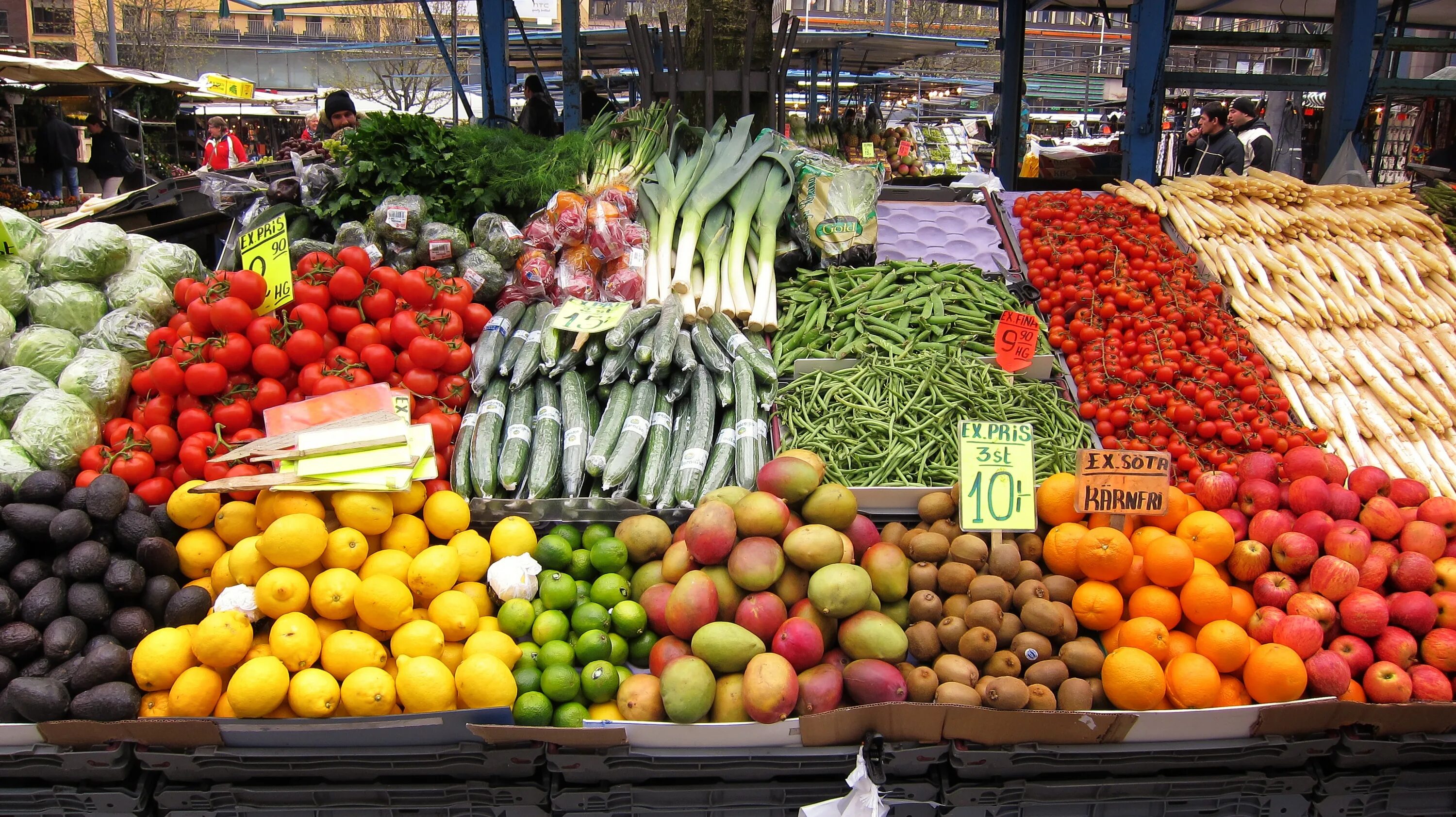 Фруктовый рынок. Овощи на рынке. Овощи и фрукты на рынке. Фрукты на рынке. Vegetables market