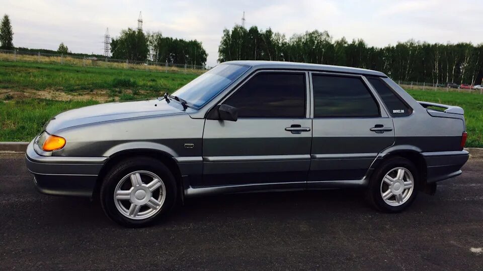 Ваз 2115 сток. Ваз 2115 гибридный. Пятнашка серебристая. Ваз 2115 tuning. Пятнашка машина.