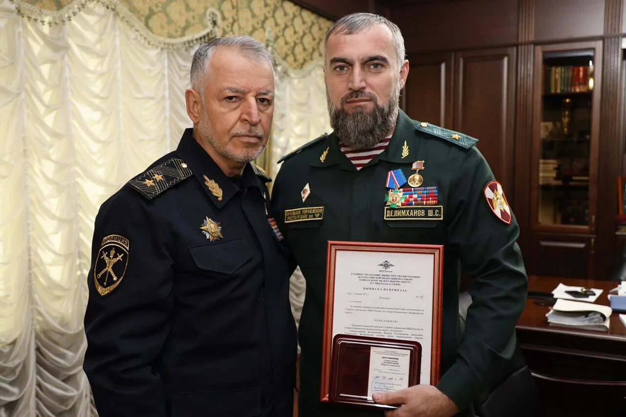 Министр внутренних дел Чеченской Республики Алханов. Генерал-полковник начальник МВД Чечни.