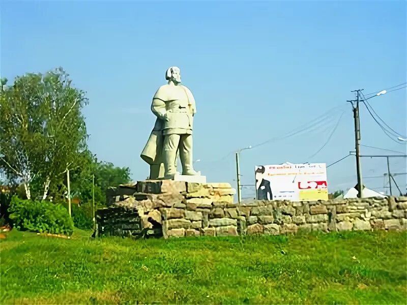 Памятник пугачева саранск. Памятник емельяну пугачёву саранск. памятник е пугачеву саранск. пугачев памятник в саранске. памятник пугачева в саранске.