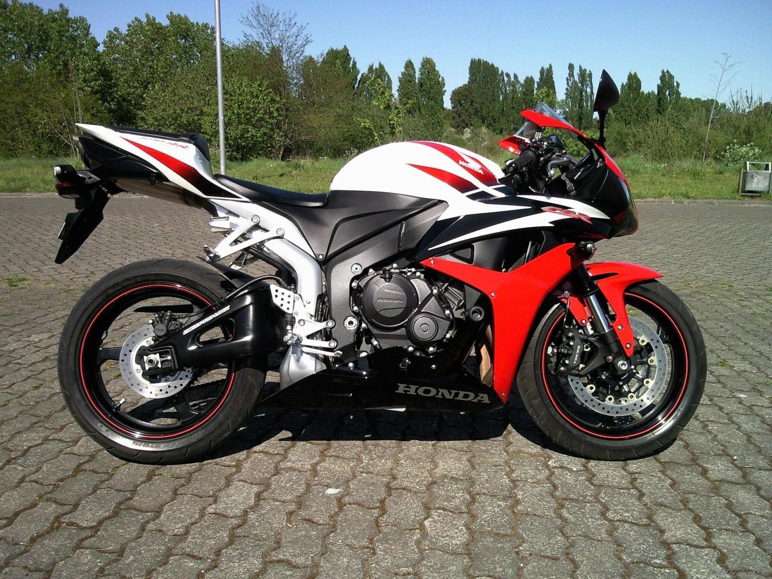 Honda cbr600rr. Хонда СБР 600рр. Мотоцикл Хонда 600 рр. Хонда СБР 600рр 2008.