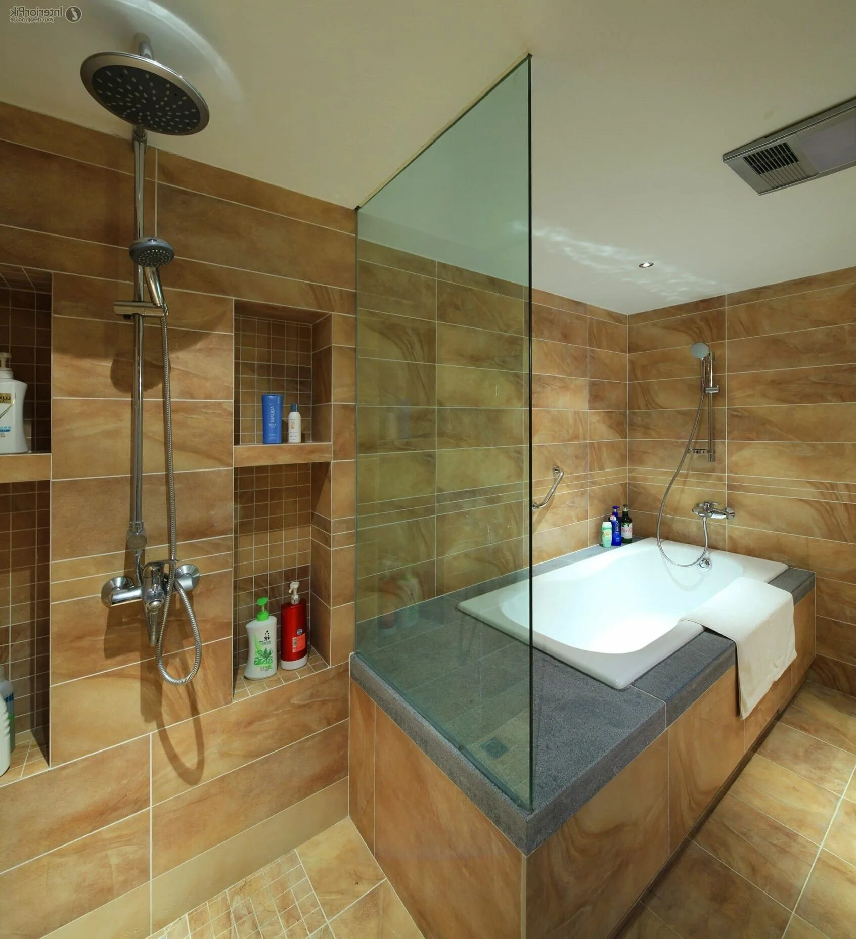 Ванная комната с перегородкой дизайн. Ванная комната с душем. Стеклянная ванная комната. Ванная со стеклянной перегородкой. Ванная комната со стеклянной перегородкой.