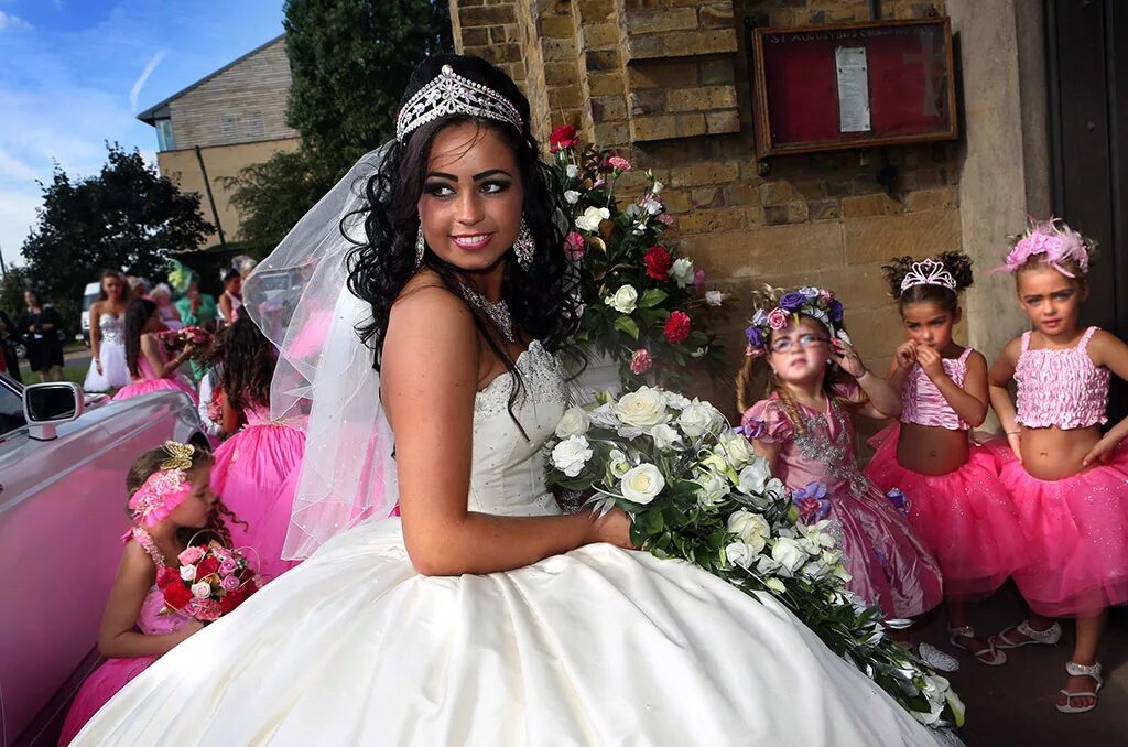 Почему цыгане косоглазые. Цыганские свадьбы, Маша Тахир.. Цыганская невеста. Свадьба цыган. Цыганские Свадебные платья.