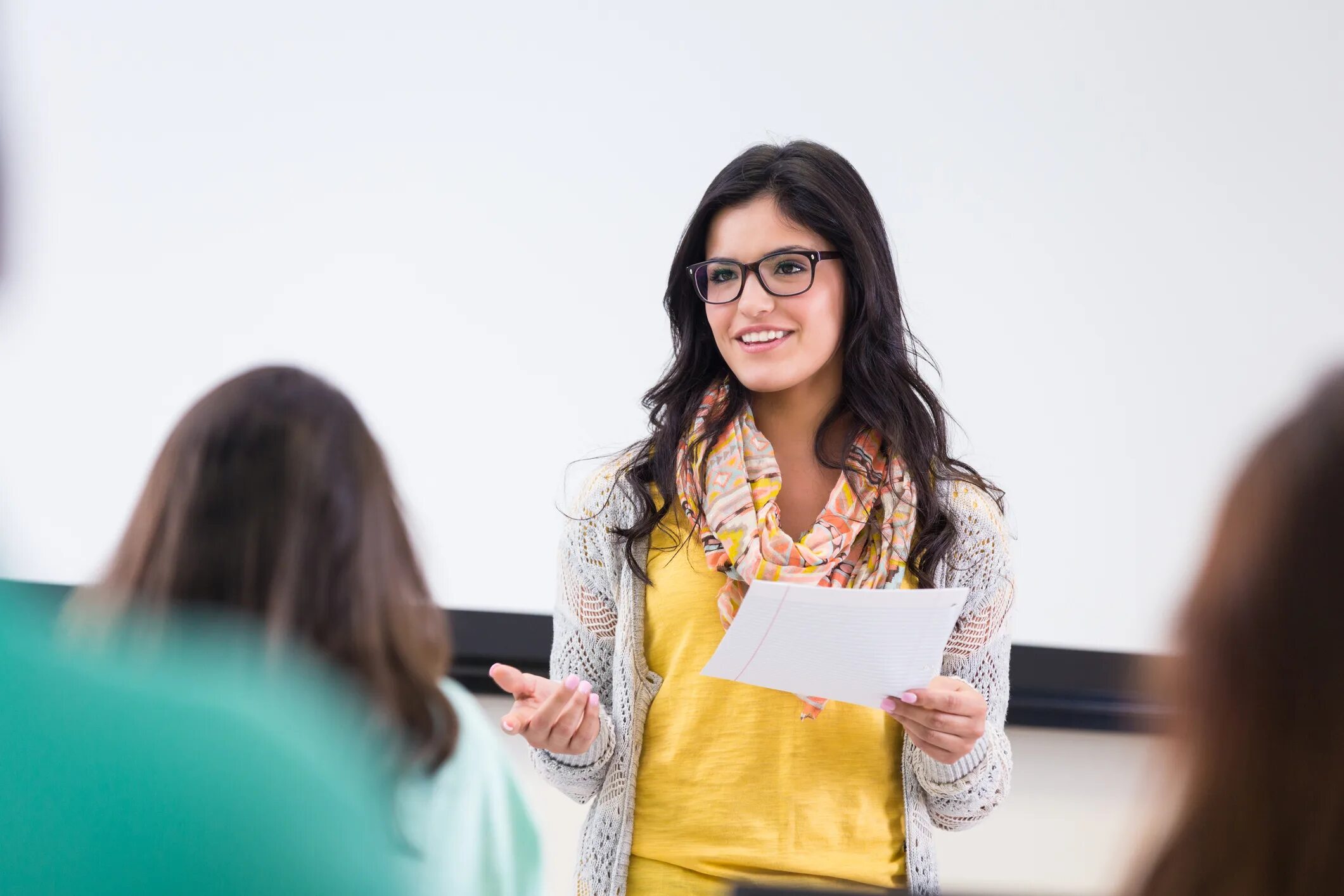 Student speech. Students speaking. Woman student. Студент Лидер. Учительница с цветами.