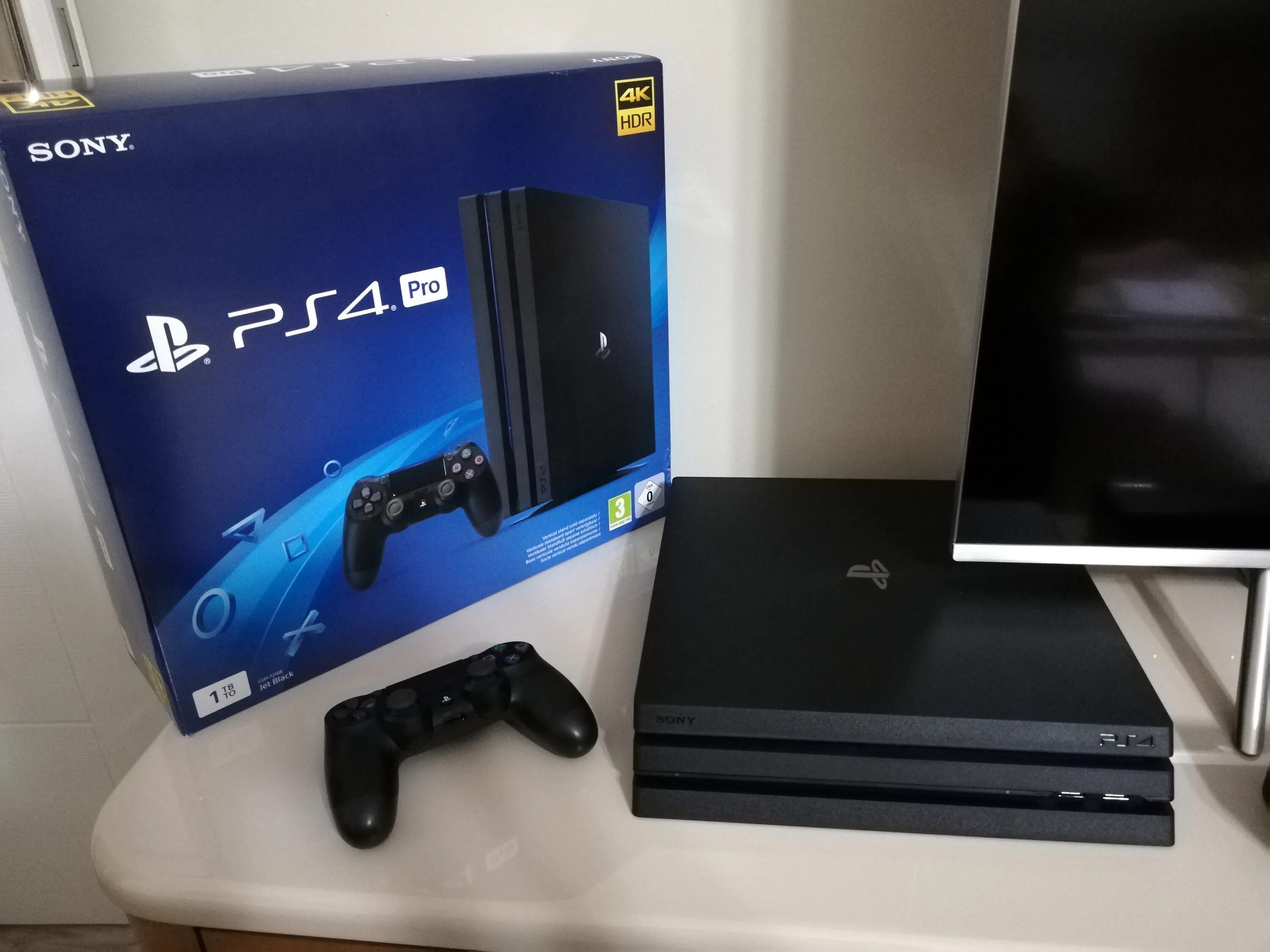 Купить новую ps4. PLAYSTATION 4 Pro. PLAYSTATION 4 Pro Max. Ps4 Pro комплектация. Sony PLAYSTATION 4 Pro 7216b с коробкой.