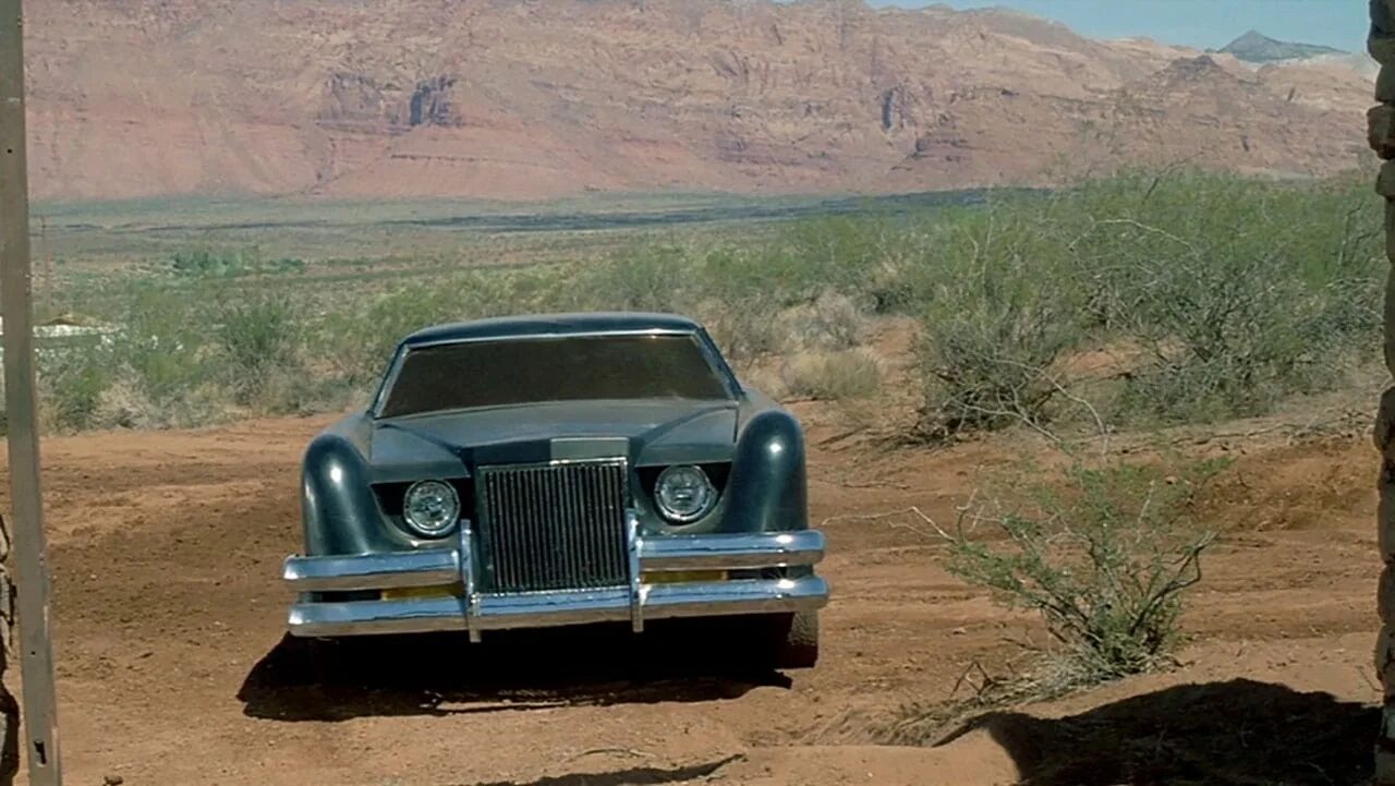 The car on the left is. Lincoln Continental Mark III 1977. Ад на колесах / the car 1977.