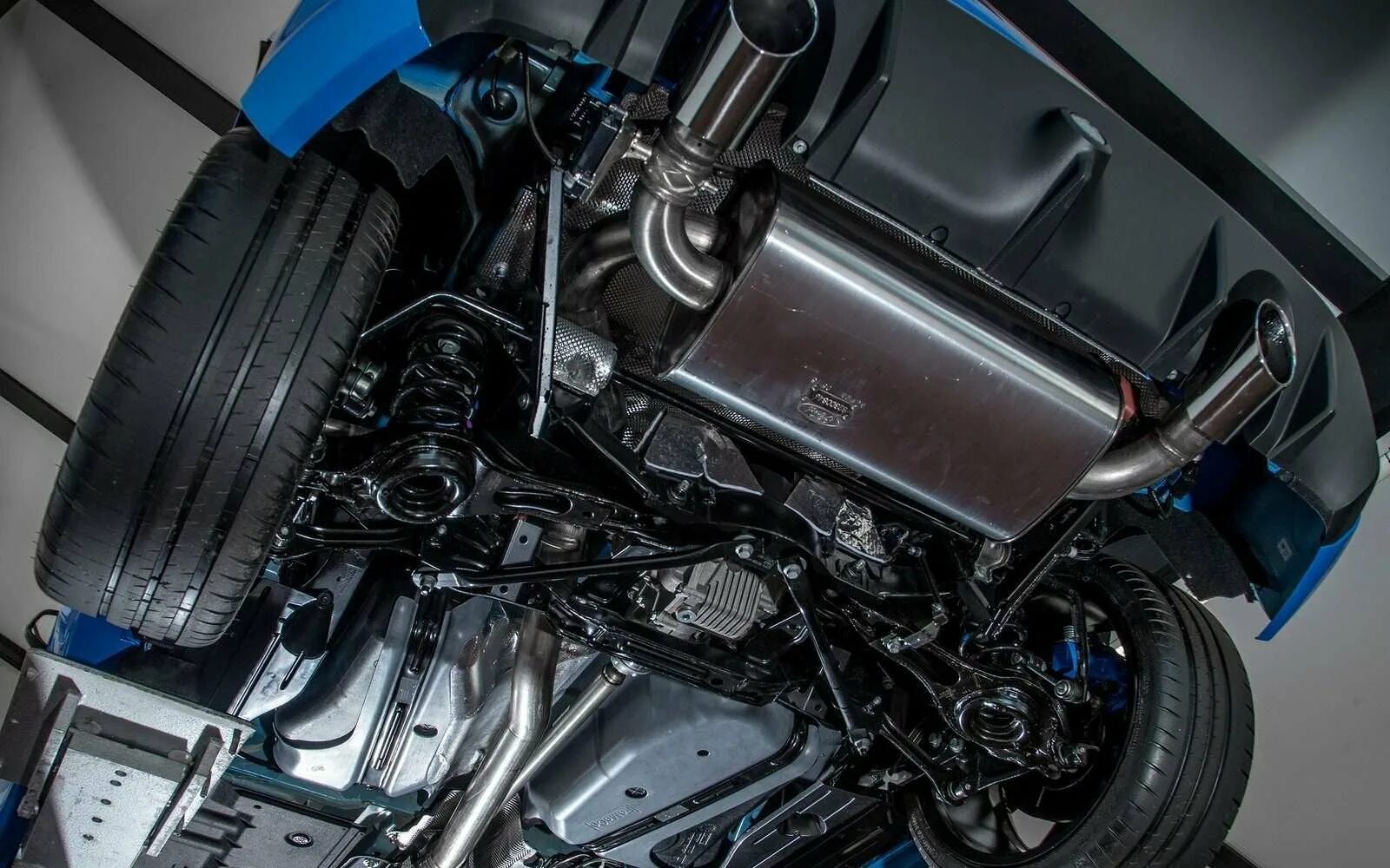 Мотор снизу. Ford Focus RS подвеска. Фокус 3 снизу. Форд фокус 3 снизу. Ford Focus 3 RS полный привод.