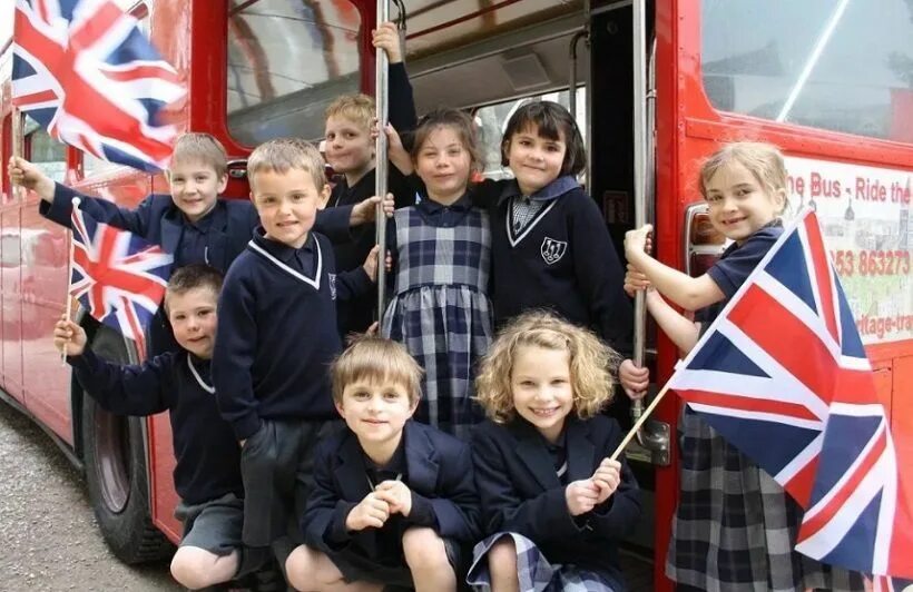 Children in britain school. Дети Британии. Школьники Англии. Дети в Великобритании в школе. Ученики в Британии.