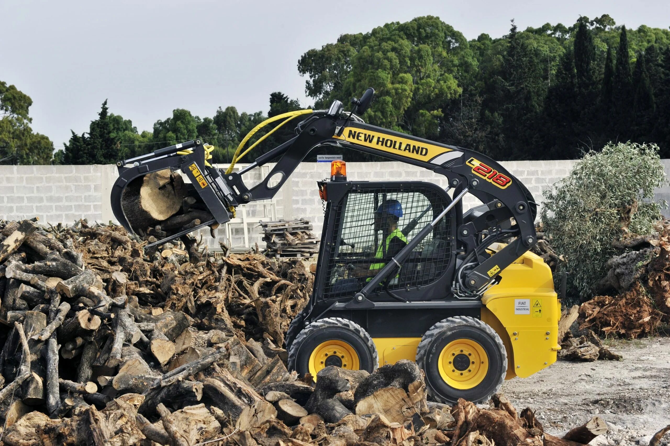 Колесный погрузчик нью холланд 230. New holland lb115b. New holland l218 погрузчик. Holland погрузчик. New holland b115.