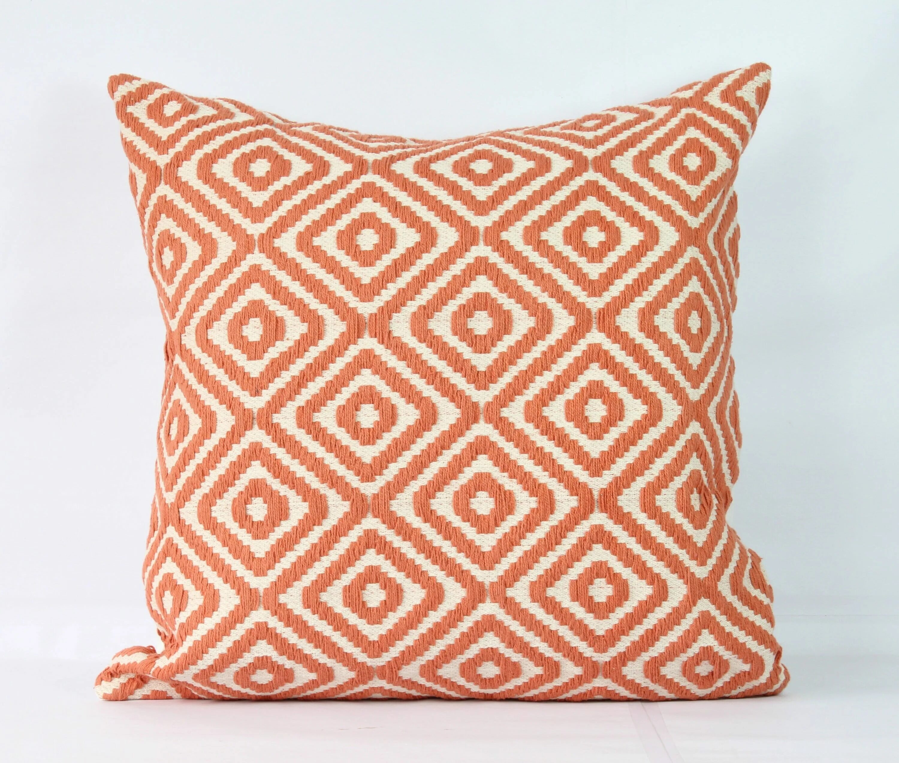 Купить подушки 5. Оранжевая подушка. Коралловые подушки. Подушка оранжевая декоративная. + Подушка бежевый.