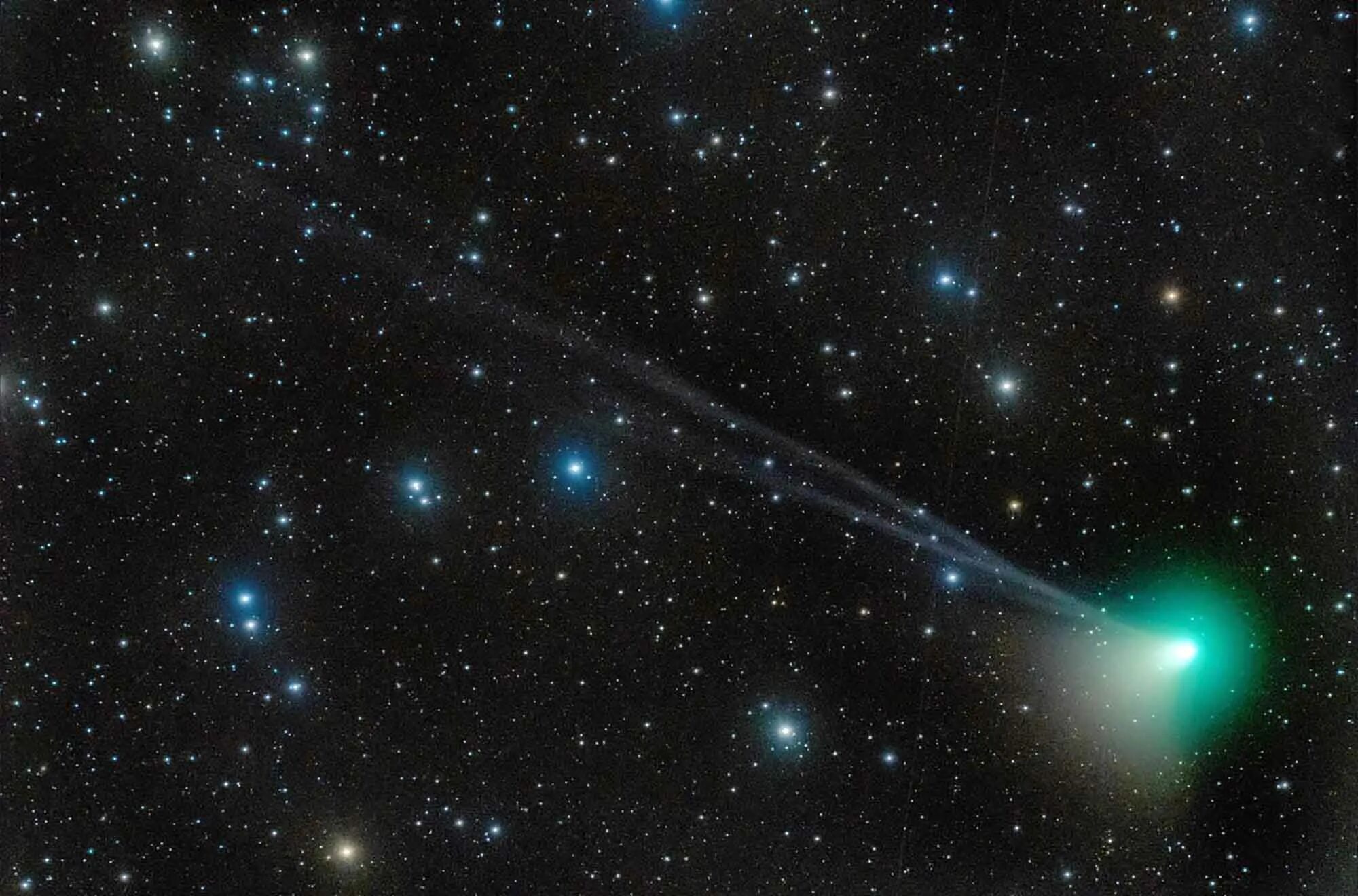 Комета будет видна. Новая Комета 2023. Зеленая Комета. Летящая Комета. Яркая Комета.