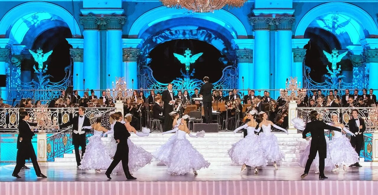 Петербург шоу программа. Классика на дворцовой. классика на дворцовой санкт петербург. бальный зал фото. культурные мероприятия в питере.