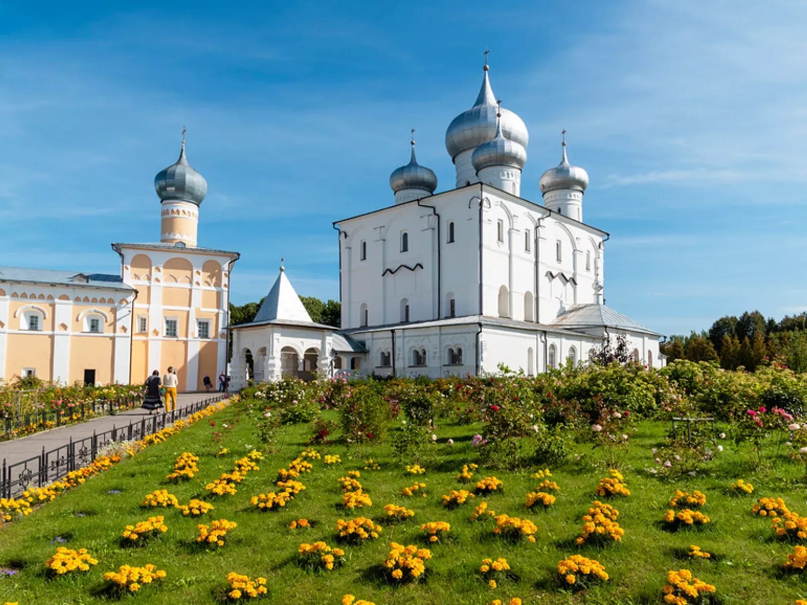 Варлаамо хутынский монастырь сайт. Хутынский монастырь в Великом Новгороде. Варлаамо-Хутынский монастырь Великий Новгород. Новгород Варлаамо-Хутынский Спасо-Преображенский монастырь. Варлаамо Хутынский женский монастырь.